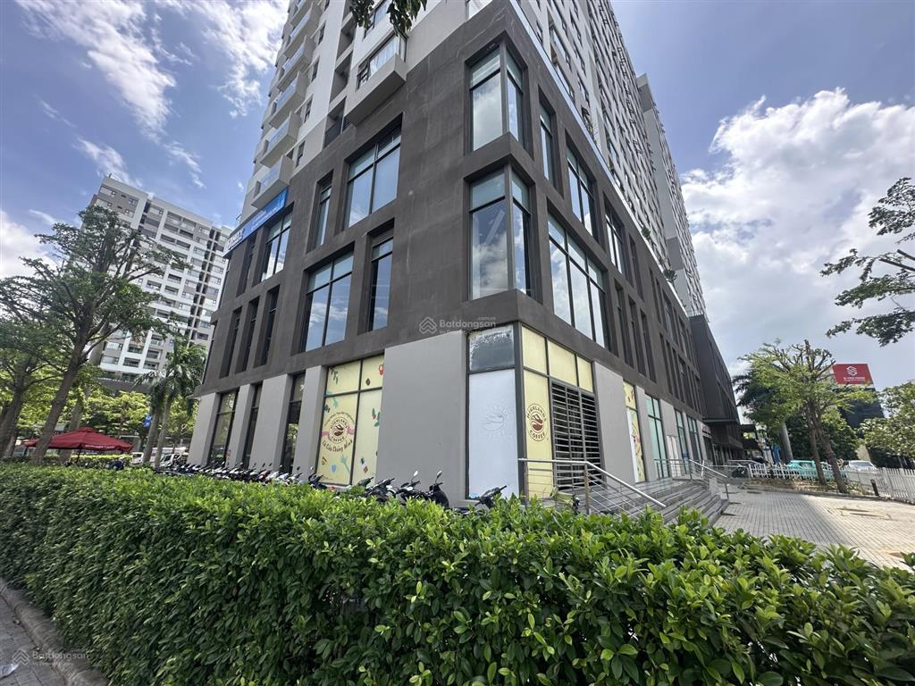 Bán căn tmdv 1600m2 mặt tiền phạm văn đồng, p. linh tây, thủ đức,hcm. đang có hợp đồng 3.6 tỷ/năm