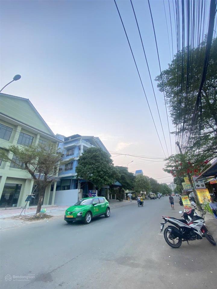 Nhà mặt tiền d5 (20m), liên phường, (q9 cũ) hcm. (9x18.35) 1trệt 2lầu