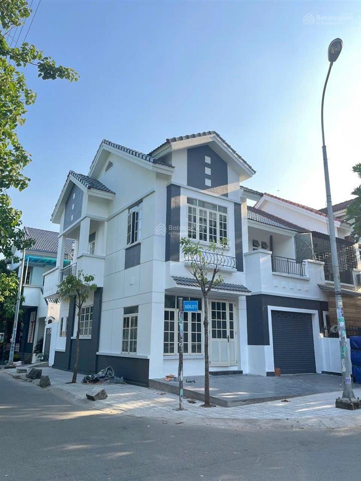 Bán căn biệt thự góc ngay công viên kdc nam long đối diện global city.