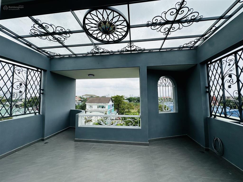 Chủ cần thu hồi vốn bán gấp nhà tâm huyết mặt tiền đg d6 (20m) 1/ liên phường ngay global city.