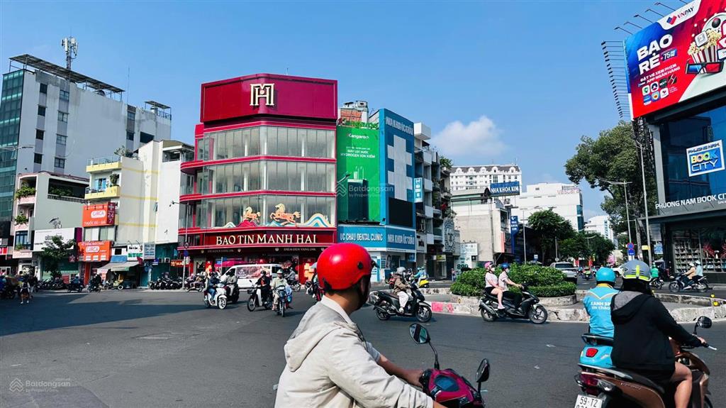 Toà nhà 3 mặt tiền siêu vị trí tuyến đường thương hiệu nguyễn trãi  đang cho thuê ~8,64 tỷ/năm