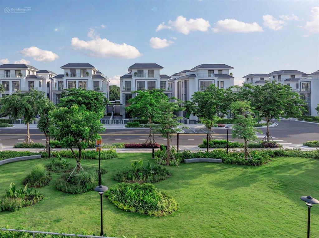 Bán biệt thự song lập gladia by the waters diện tích 216 m2 , 1 trệt 2 lầu 1 tum giá 57 tỷ