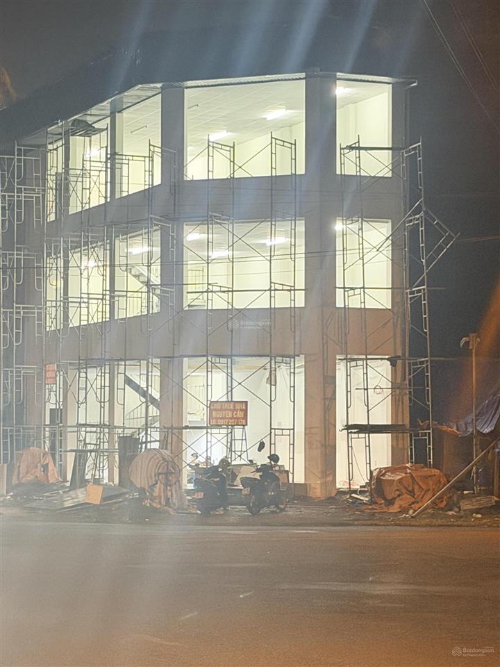 Cho thuê nhà góc 2 mt nguyễn văn kỉnh và đặng như mai dt sàn 300m2, trệt, 3 tầng giá 75tr/tháng