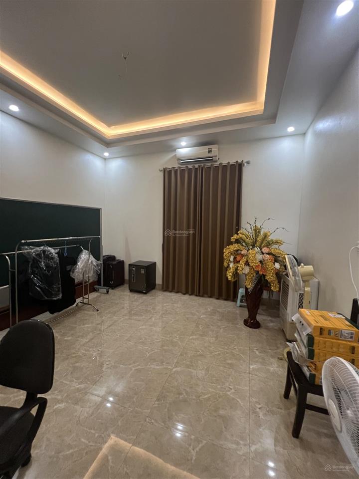 Bán nhà 3 tầng cột 3 hạ long quảng ninh