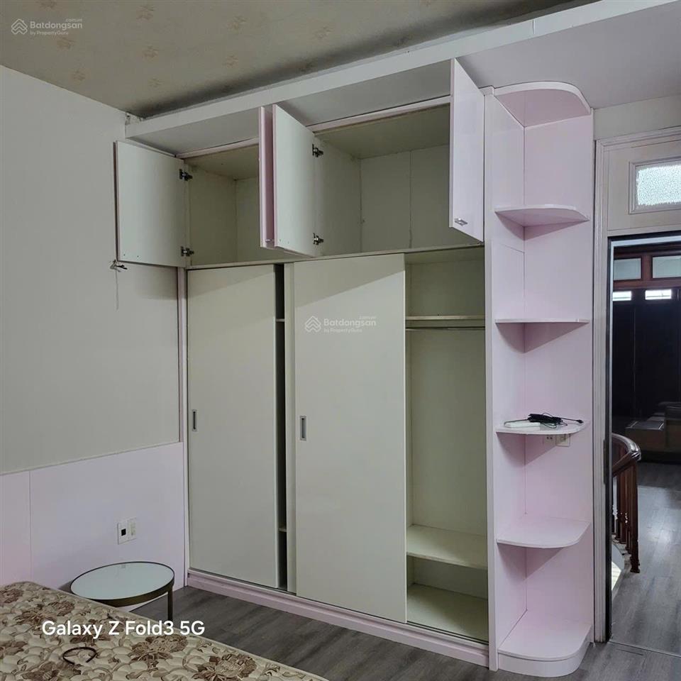 Bán nhà 4,5 tầng cách bãi tắm hòn gai 1 phút đi bộ