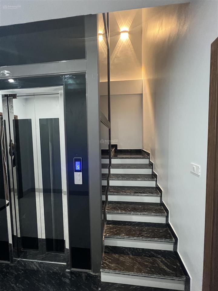 Bán nhà mặt đường dưới nguyễn văn cừ nhà mới tinh  giá tốt