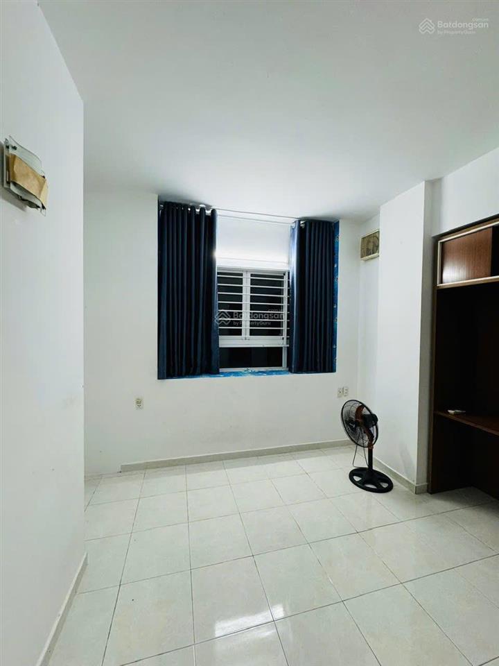 Tôi cần bán căn hộ cc thang máy thanh nhựt đường phạm thế hiển p7, q8. * dt 74m2 căn góc rộng