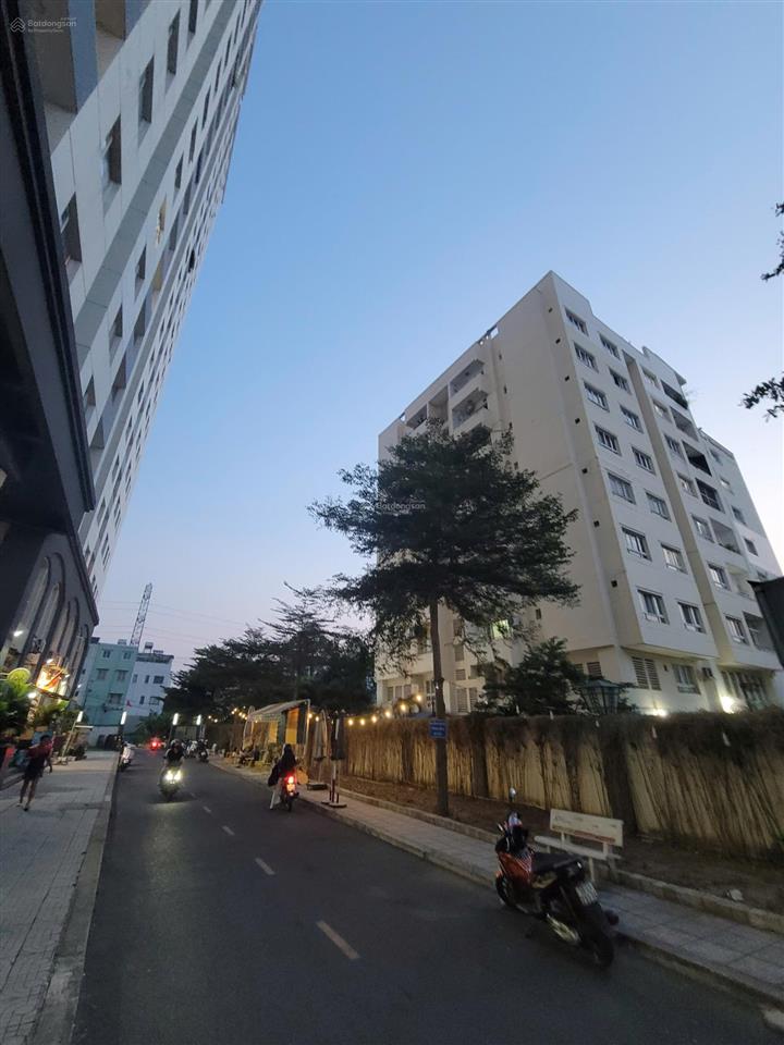 Tôi cần bán căn hộ cc thang máy thanh nhựt đường phạm thế hiển p7, q8. * dt 74m2 căn góc rộng