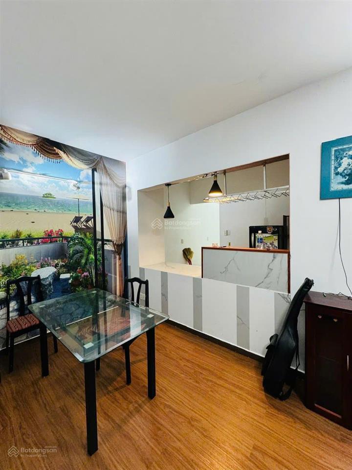 Tôi cần bán căn hộ cc thang máy thanh nhựt đường phạm thế hiển p7, q8. * dt 74m2 căn góc rộng