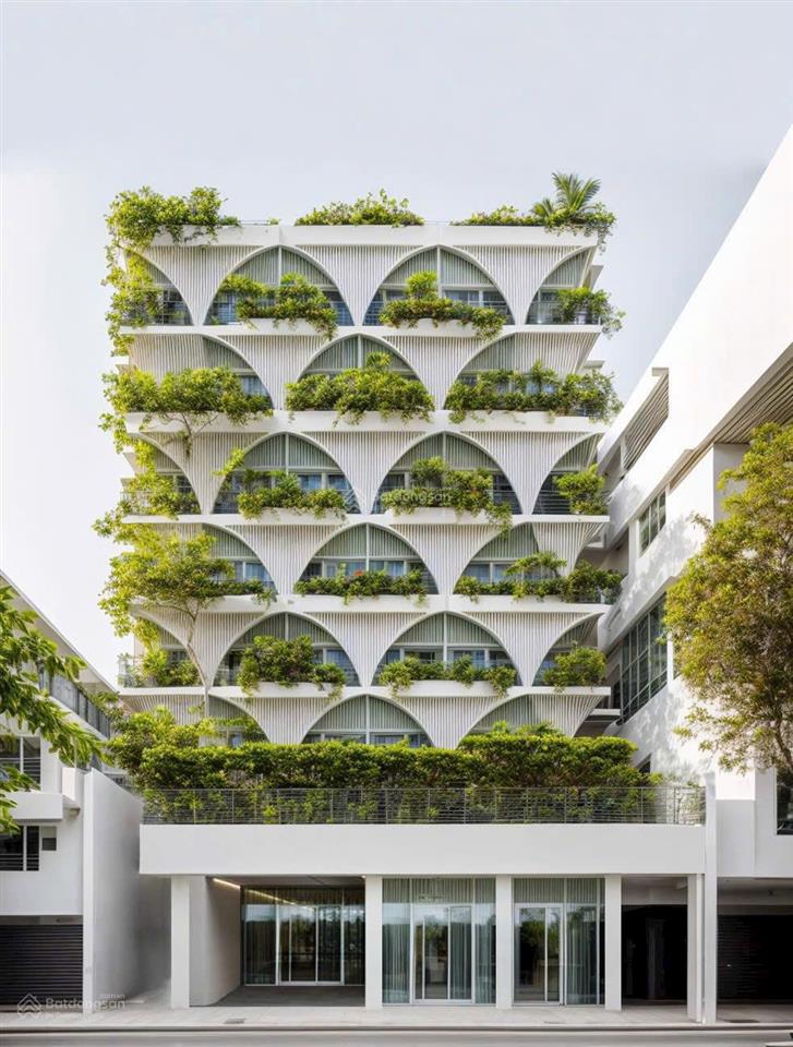 Nhà 8 tầng trung tâm bàn cờ nha trang giáp minh khai, ngang 16m và gần biển