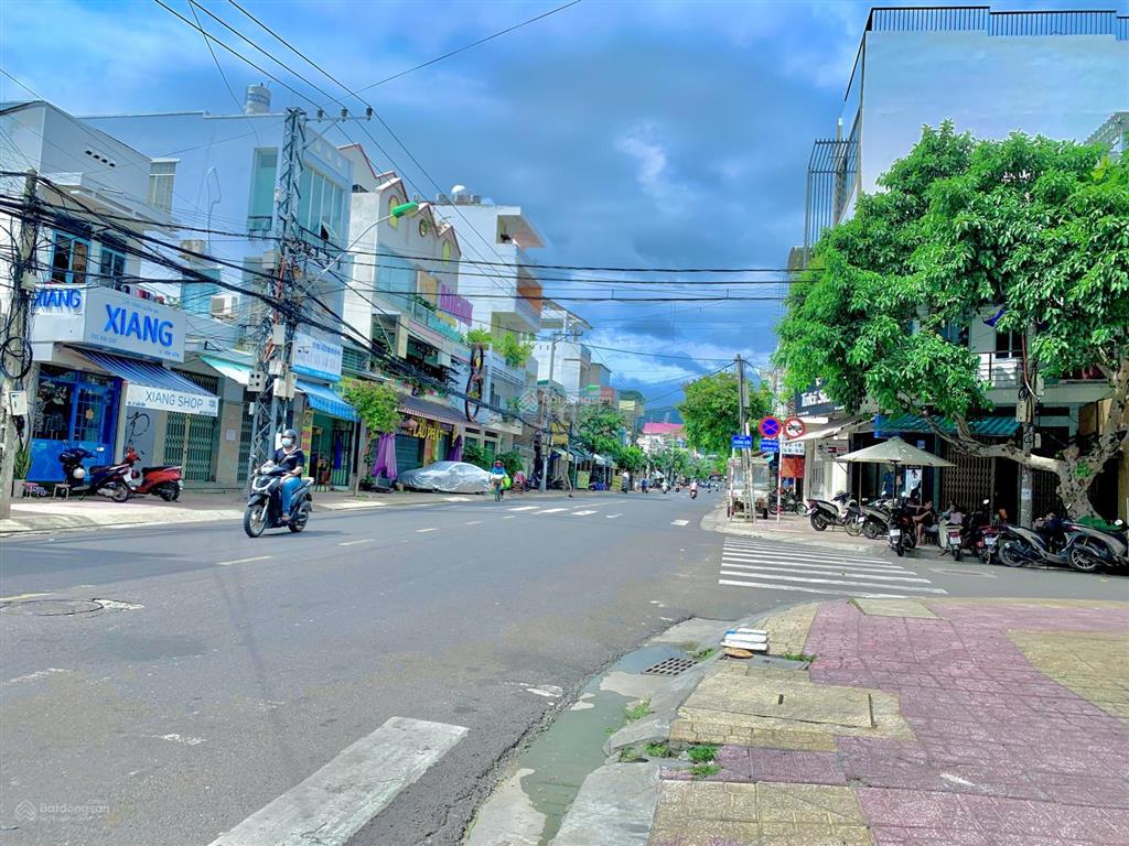 Nhà phố góc 2 mặt tiền đường vân đồn và tản viên, hàng cực hiếm