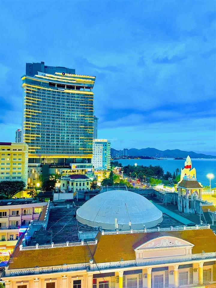 Nhà góc nguyễn thiện thuật và trần quang khải trung tâm phố tây