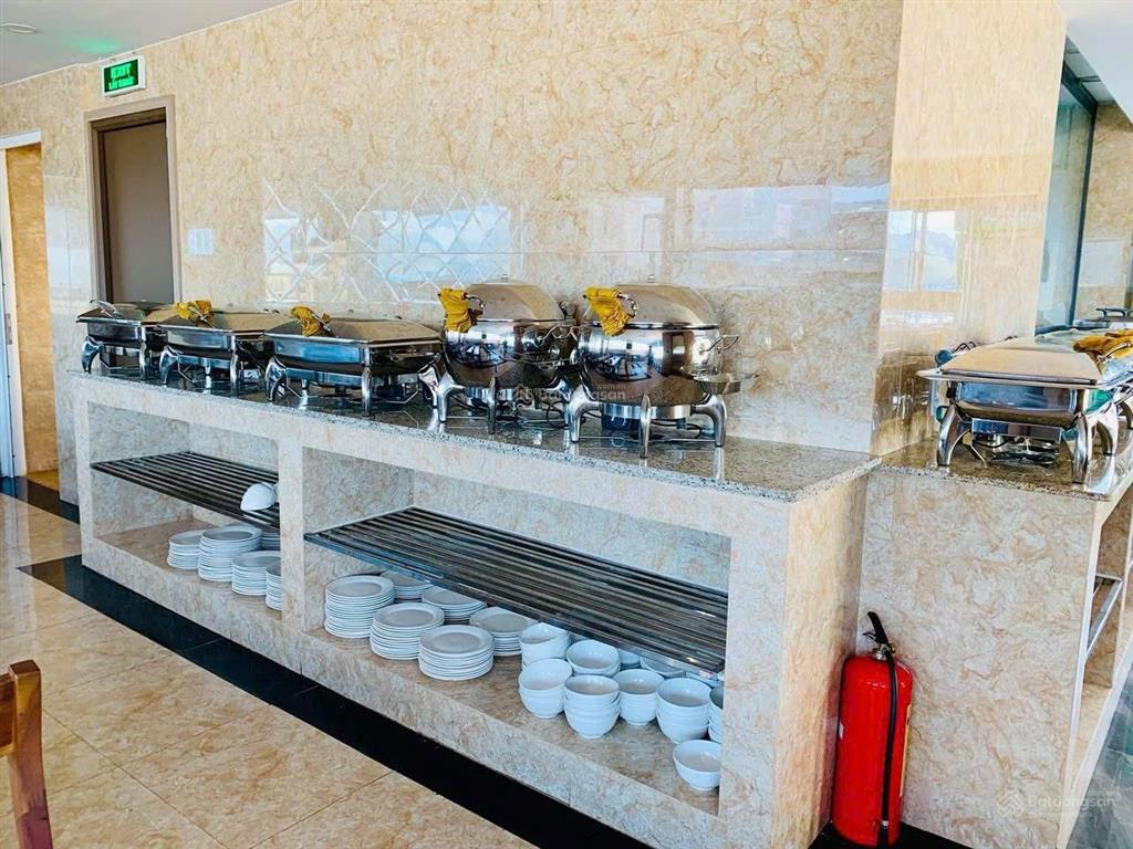 Bán gấp khách sạn 16 tầng trung tâm nha trang, gần biển có bãi tắm, gần chợ đầm