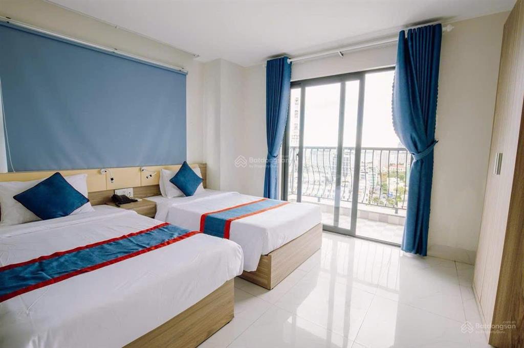 Bán gấp khách sạn 16 tầng trung tâm nha trang, gần biển có bãi tắm, gần chợ đầm
