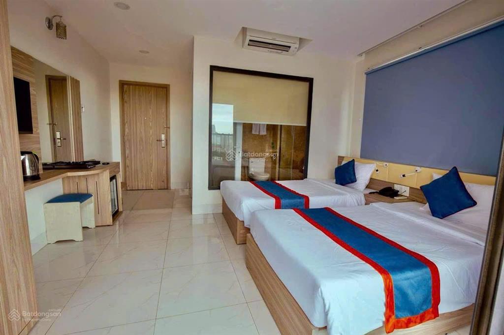 Bán gấp khách sạn 16 tầng trung tâm nha trang, gần biển có bãi tắm, gần chợ đầm