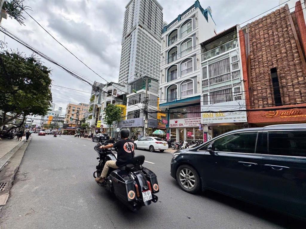 Nhà mặt tiền phố tây trung tâm phố nha trang ngang 10m, hàng hiếm trên thị trường