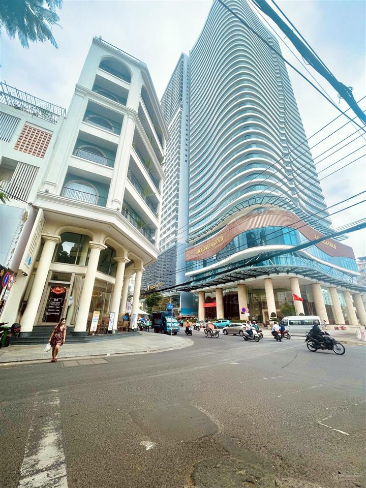 Nhà mặt tiền phố tây trung tâm phố nha trang ngang 10m, hàng hiếm trên thị trường