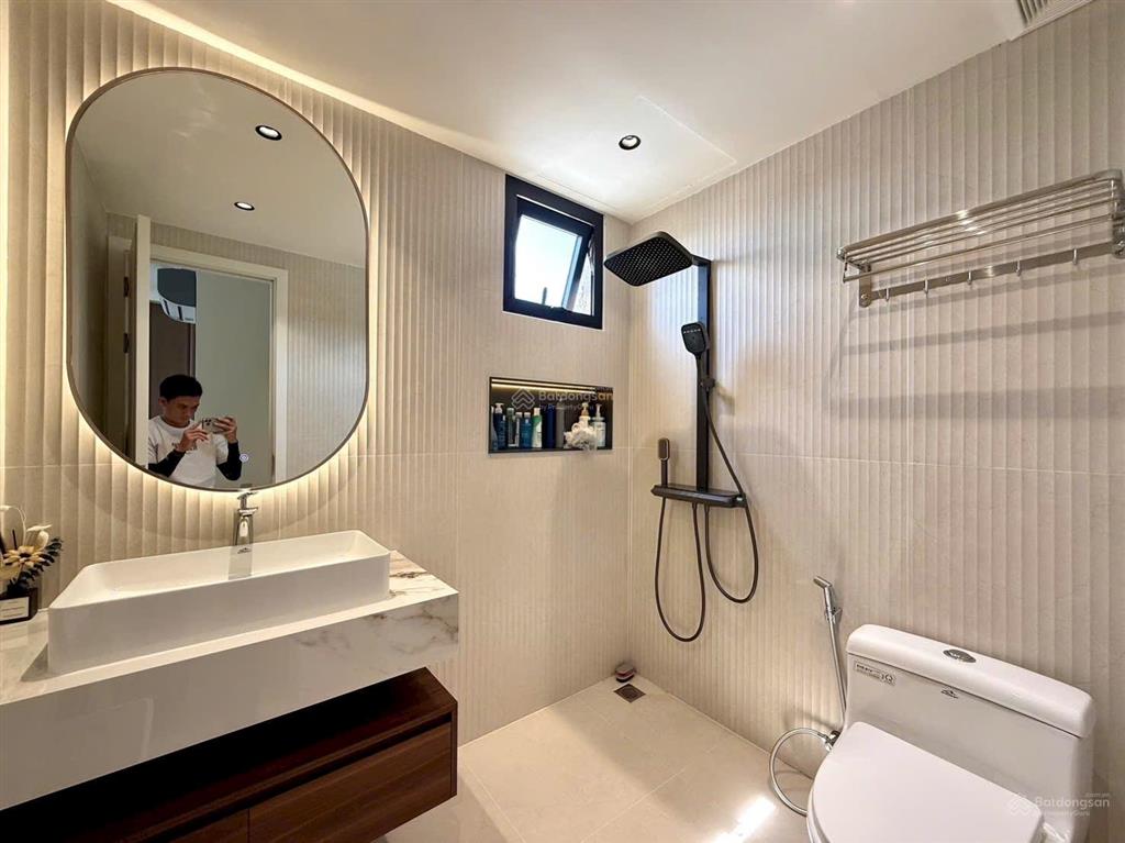 Tòa căn hộ 1 hầm 6 tầng nổi trung tâm nam nha trang gần biển, đang có dòng tiền thuê 180tr/tháng