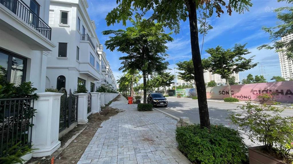 Bán căn bt solasta siêu đẹp sát góc, đường 21m giá rẻ hơn cđt vài tỷ