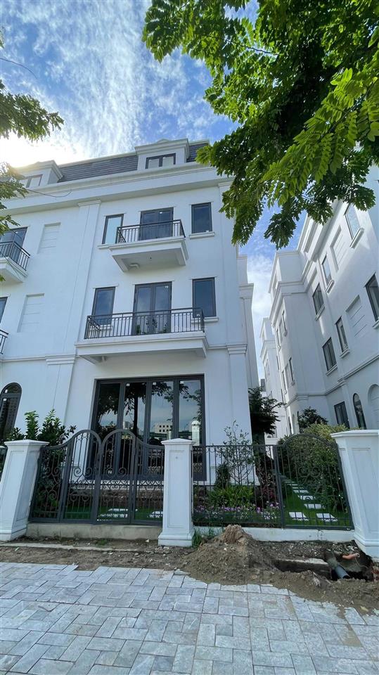 Bán căn bt solasta siêu đẹp sát góc, đường 21m giá rẻ hơn cđt vài tỷ