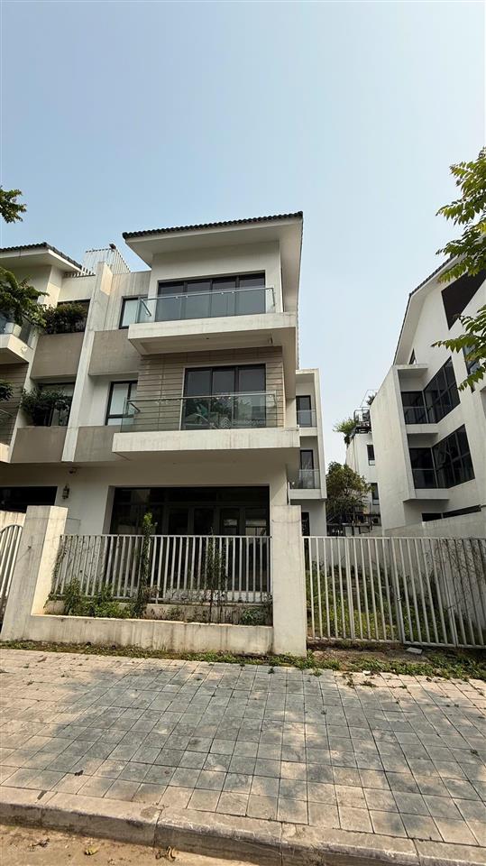 Bán biệt thự 200m2, ngay cạnh công viên cây đàn, sát vành đai 4. giá siêu rẻ