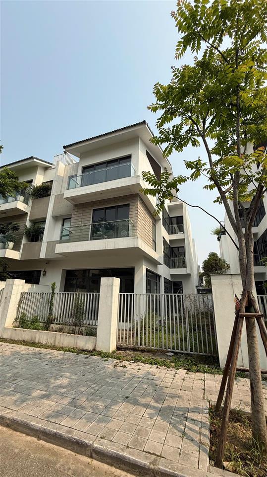 Bán biệt thự 200m2, ngay cạnh công viên cây đàn, sát vành đai 4. giá siêu rẻ