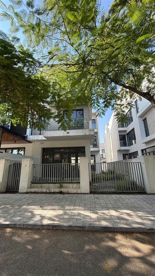 Bán căn an vượng 180m2 đẹp ko lỗi lầm. giá 37 tỷ, gần công viên