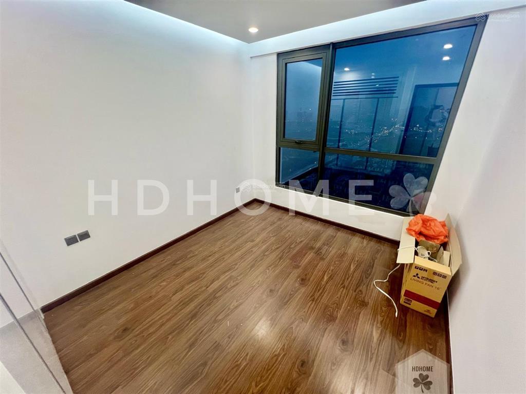 Gia đình cần bán chcc 6th element 109m2, sở hữu vị trí đẹp view hồ, giá hấp dẫn