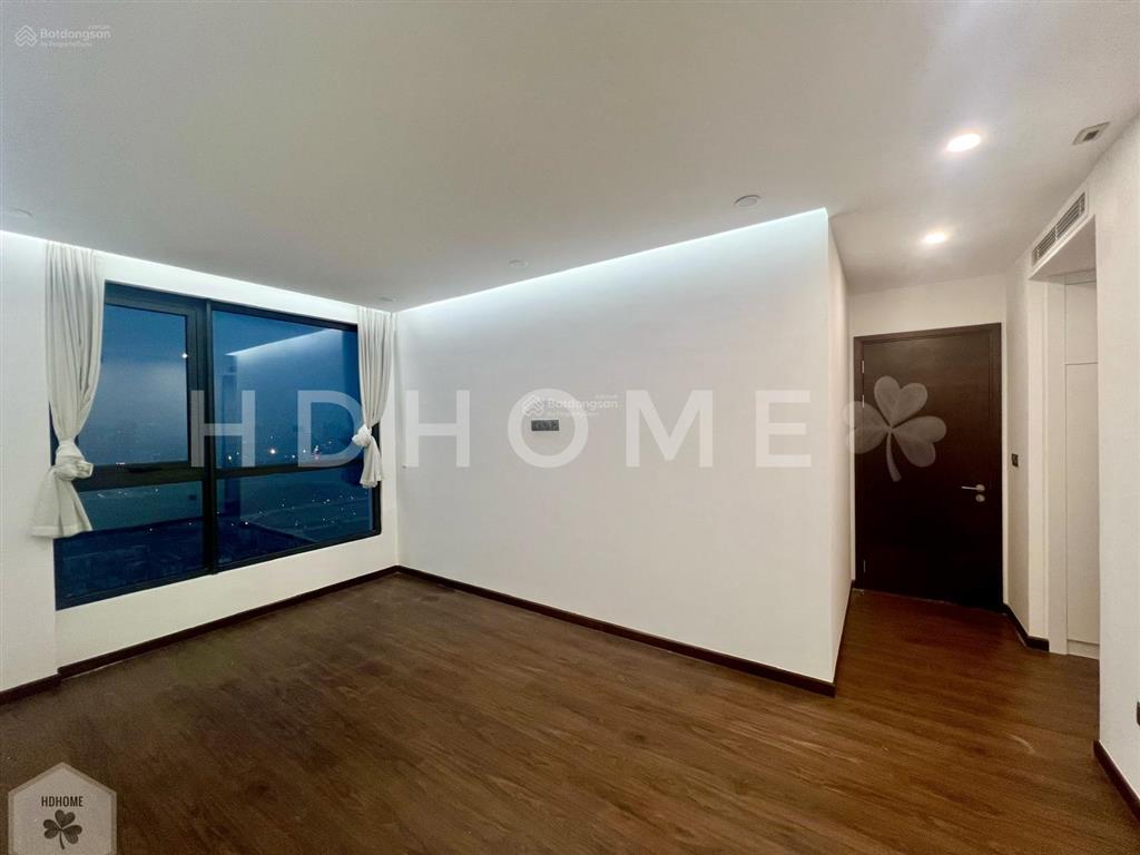 Gia đình cần bán chcc 6th element 109m2, sở hữu vị trí đẹp view hồ, giá hấp dẫn
