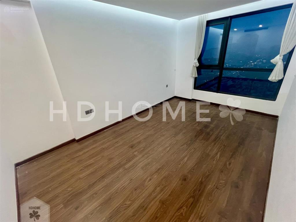 Gia đình cần bán chcc 6th element 109m2, sở hữu vị trí đẹp view hồ, giá hấp dẫn