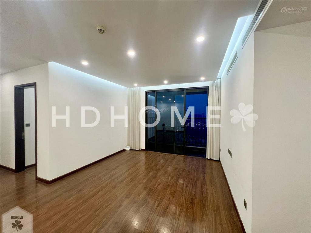 Gia đình cần bán chcc 6th element 109m2, sở hữu vị trí đẹp view hồ, giá hấp dẫn