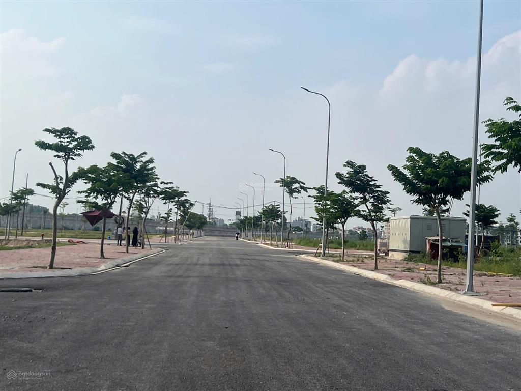 Chuyển nhượng đất nền dự án hòa lạc. dt 100m2. mt 5m. giá 4,5 tỷ