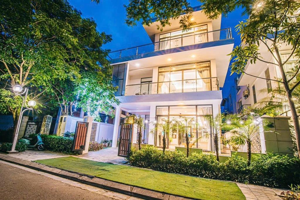 Bán villa flc sầm sơn  chính chủ bán | 216m2 | 7pn | sổ đỏ lâu dài | vị trí trung tâm