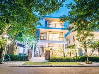 Bán villa flc sầm sơn  chính chủ bán | 216m | 7pn | sổ đỏ lâu dài | vị trí trung tâm