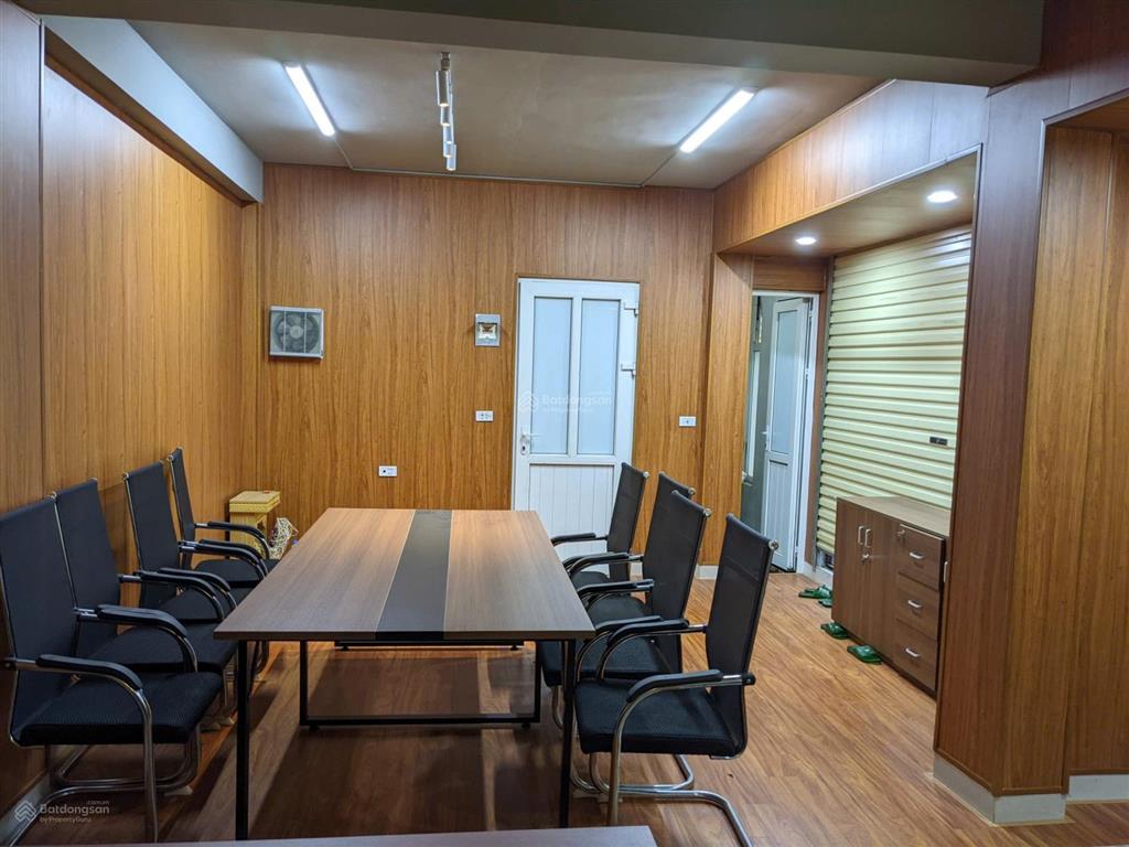 Chính chủ cho thuê tầng 2 mặt phố quần ngựa, làm văn phòng, kinh doanh nhỏ