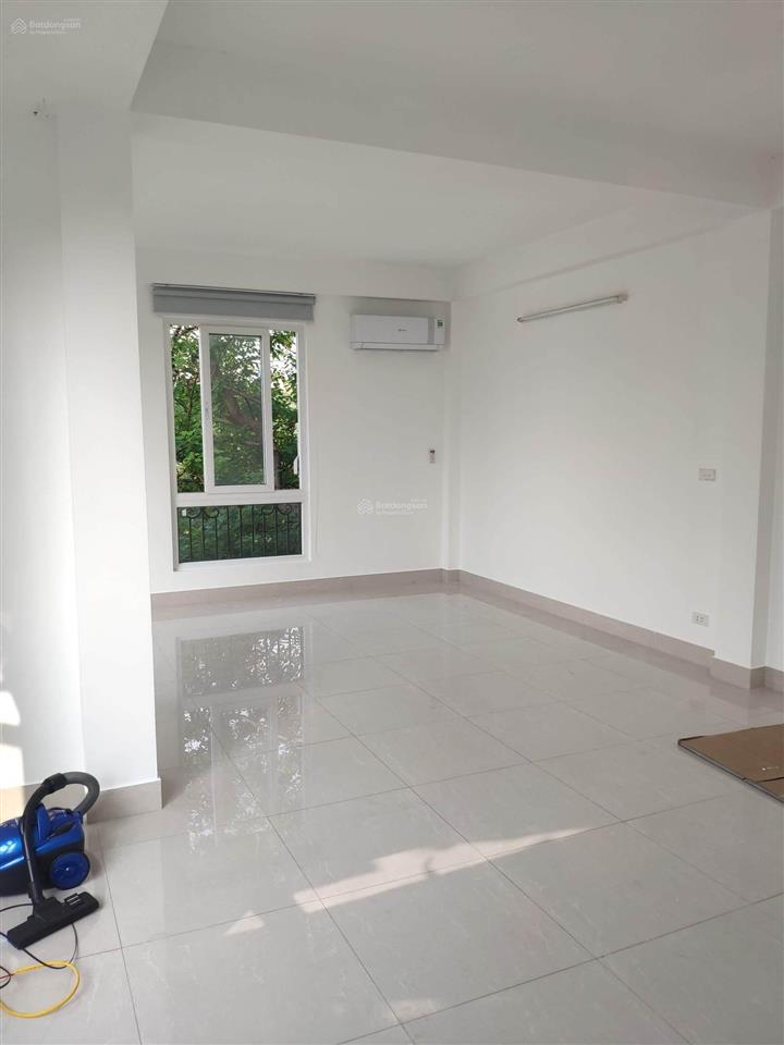 Chính chủ cho thuê tầng 2 mặt phố quần ngựa, làm văn phòng, kinh doanh nhỏ