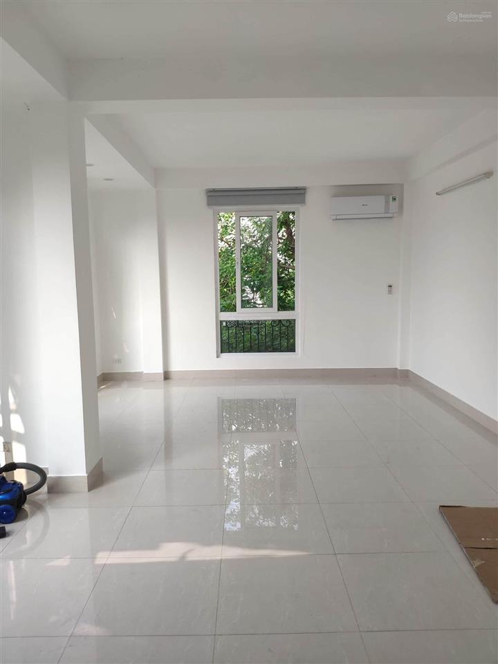 Chính chủ cho thuê tầng 2 mặt phố quần ngựa, làm văn phòng, kinh doanh nhỏ