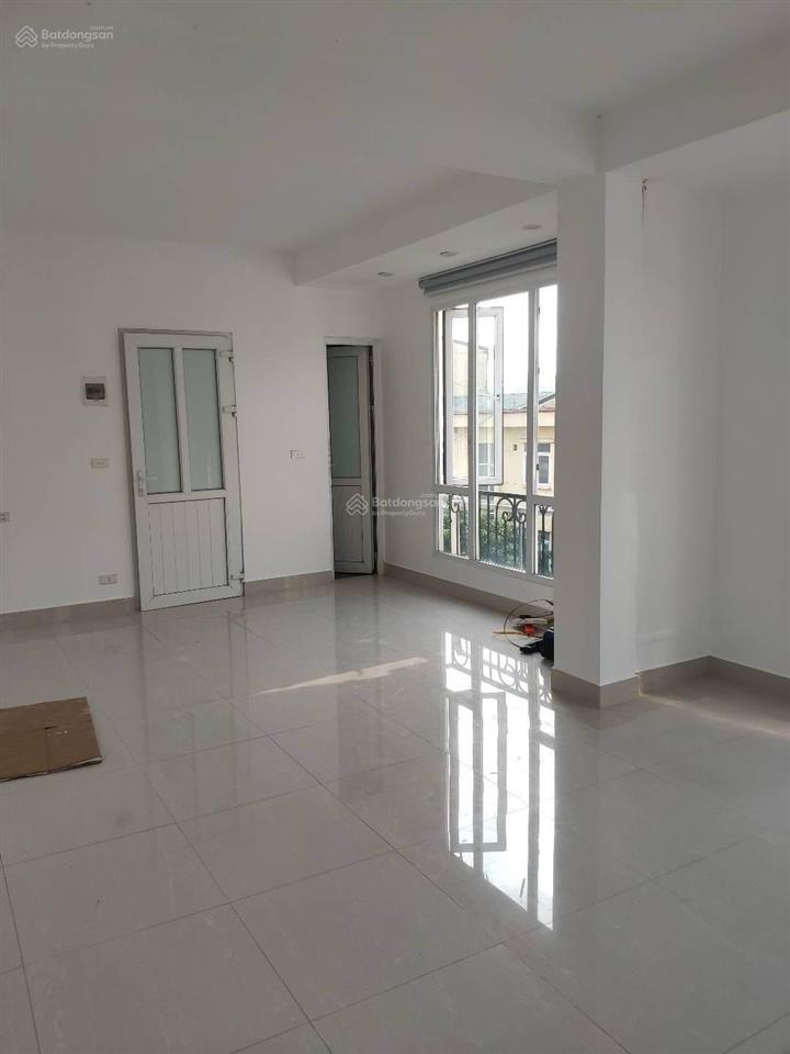 Chính chủ cho thuê tầng 2 mặt phố quần ngựa, làm văn phòng, kinh doanh nhỏ
