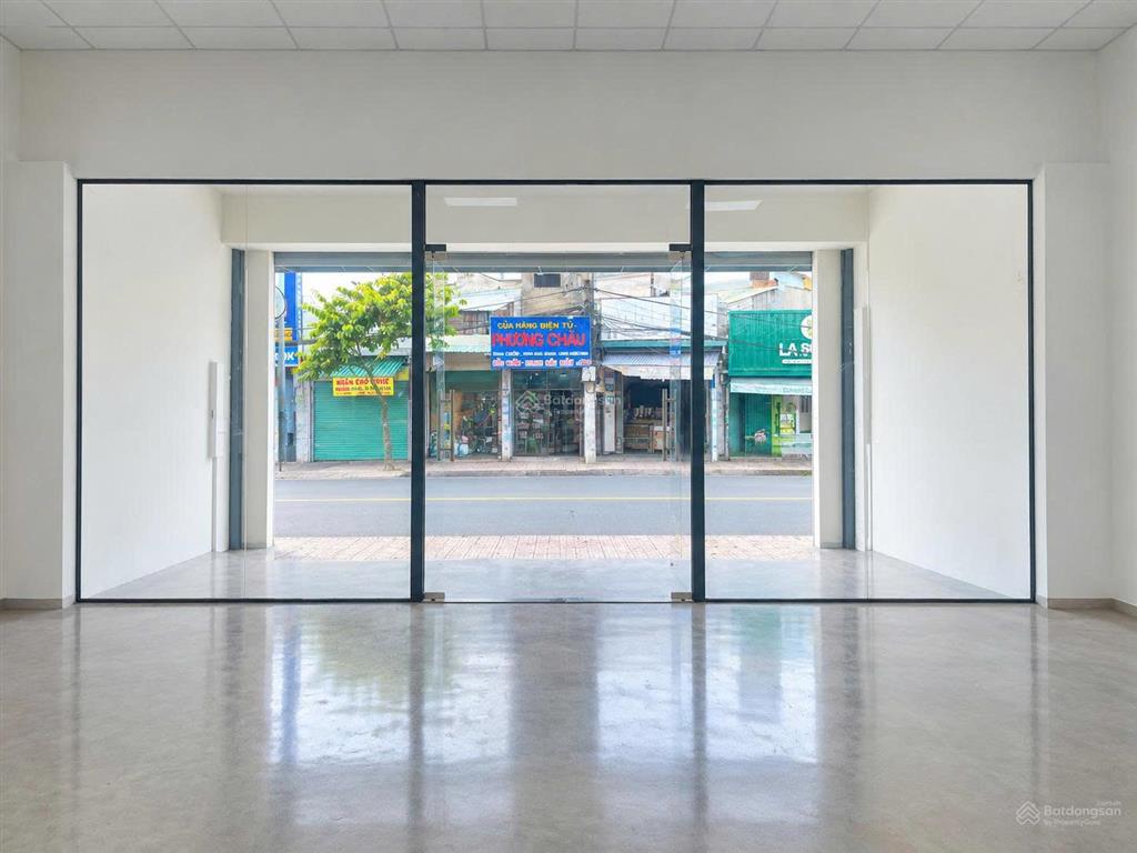 Cho thuê nhà mặt tiền 8m  300m2 tại kha vạn cân  sân trước 50m2