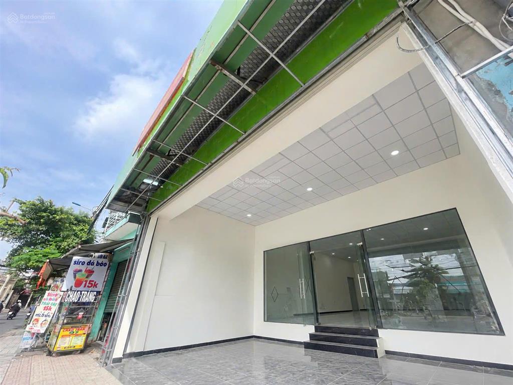 Cho thuê nhà mặt tiền 8m  300m2 tại kha vạn cân  sân trước 50m2