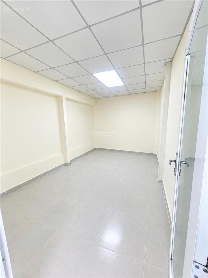 Cho thuê nhà mặt tiền 8m  300m2 tại kha vạn cân  sân trước 50m2