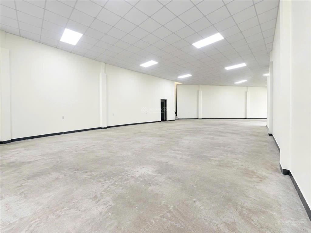 Cho thuê nhà mặt tiền 8m  300m2 tại kha vạn cân  sân trước 50m2