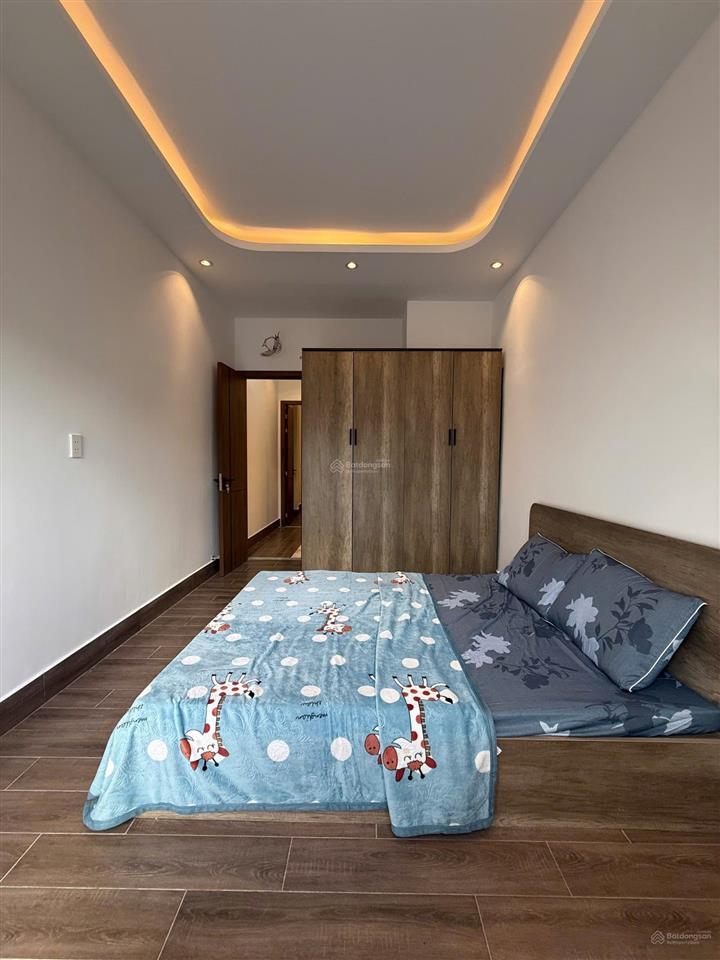 Nhà 1 trệt 1 lầu 3 phòng ngủ hẻm 4m giá tốt!