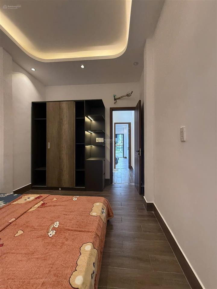 Nhà 1 trệt 1 lầu 3 phòng ngủ hẻm 4m giá tốt!