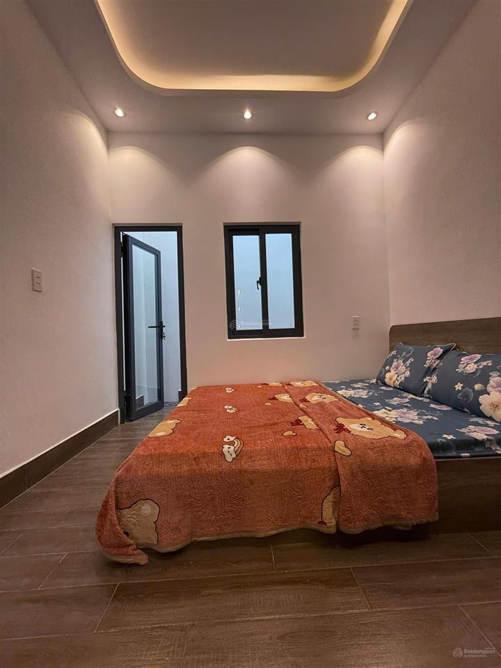 Nhà 1 trệt 1 lầu 3 phòng ngủ hẻm 4m giá tốt!