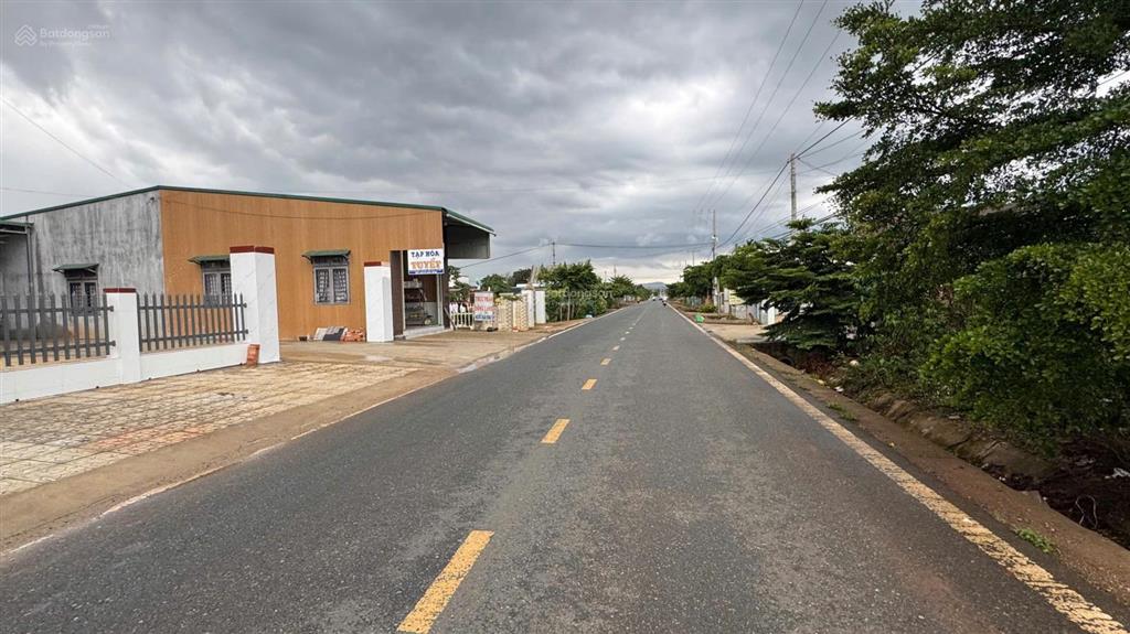 Bán 1600m2 mặt tiền đt 724, có 16x100m tc 150m2, kinh doanh buôn bán