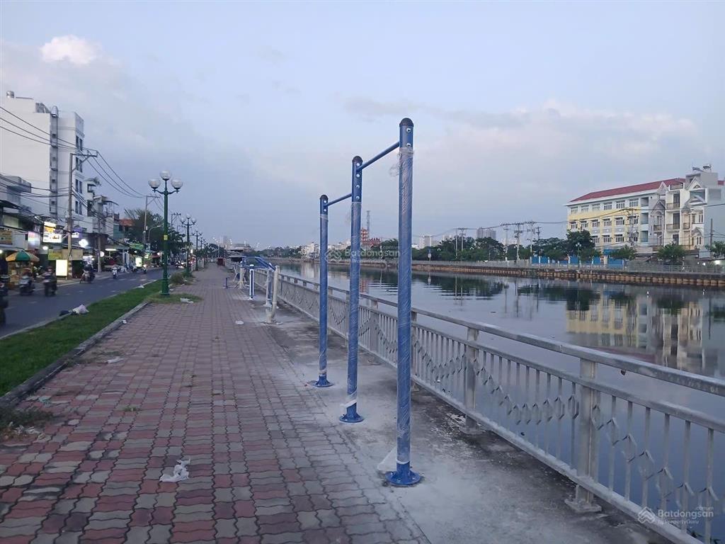 Cần bán kdc nhà phố 4 tầng mặt tiền đường phú định lộ giớ 20m quân8 ,cách võ văn kiệt 200m