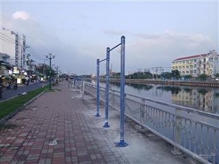 Cần bán kdc nhà phố 4 tầng mặt tiền đường phú định lộ giớ 20m quân8 ,cách võ văn kiệt 200m