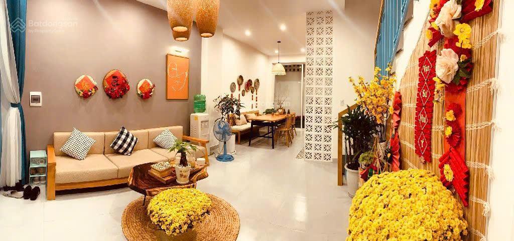 Chính chủ bán nhà đẹp 3 tầng, 183m2 gần sân bay kiệt ôtô trung tâm hải châu, gara ôtô đậu trong nhà