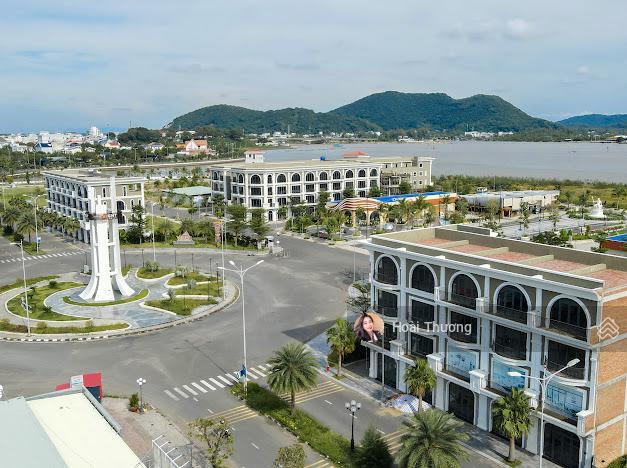 Nhà phố new vegas hà tiên ba mặt giáp biển, căn góc, giá chủ đt 7.5tỷ 107m2 nhà 4tầng 0932 185 ***